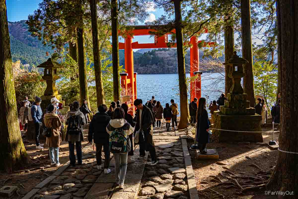 crowded torii gate in hakone